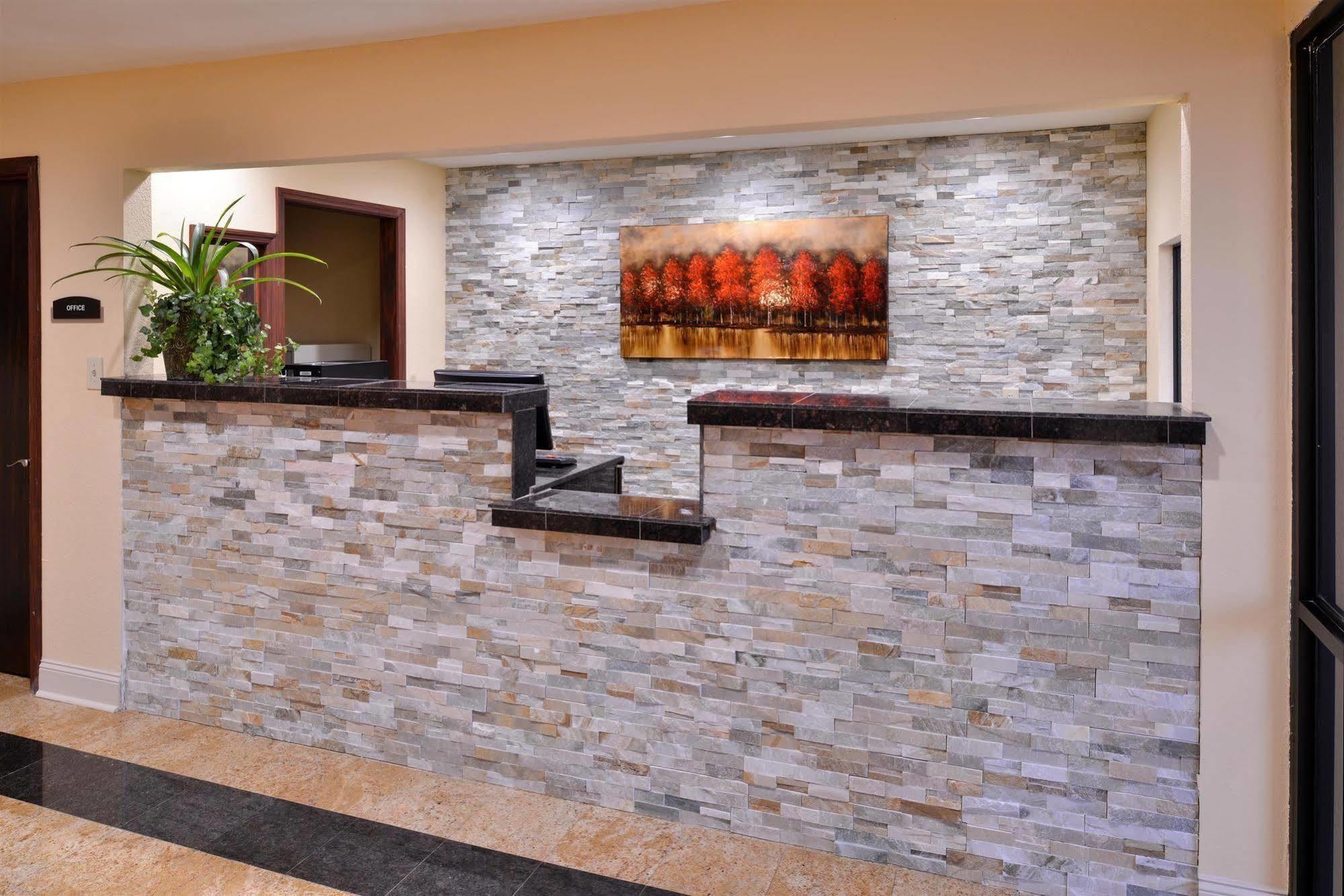 Americas Best Value Inn Tupelo Barnes Crossing Exterior foto