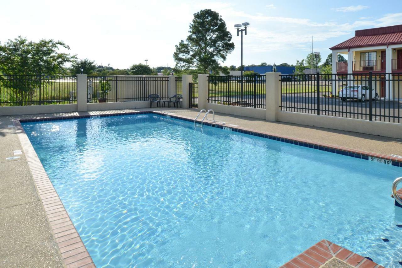 Americas Best Value Inn Tupelo Barnes Crossing Exterior foto